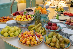 Daily continental breakfast (EUR 10 per person)