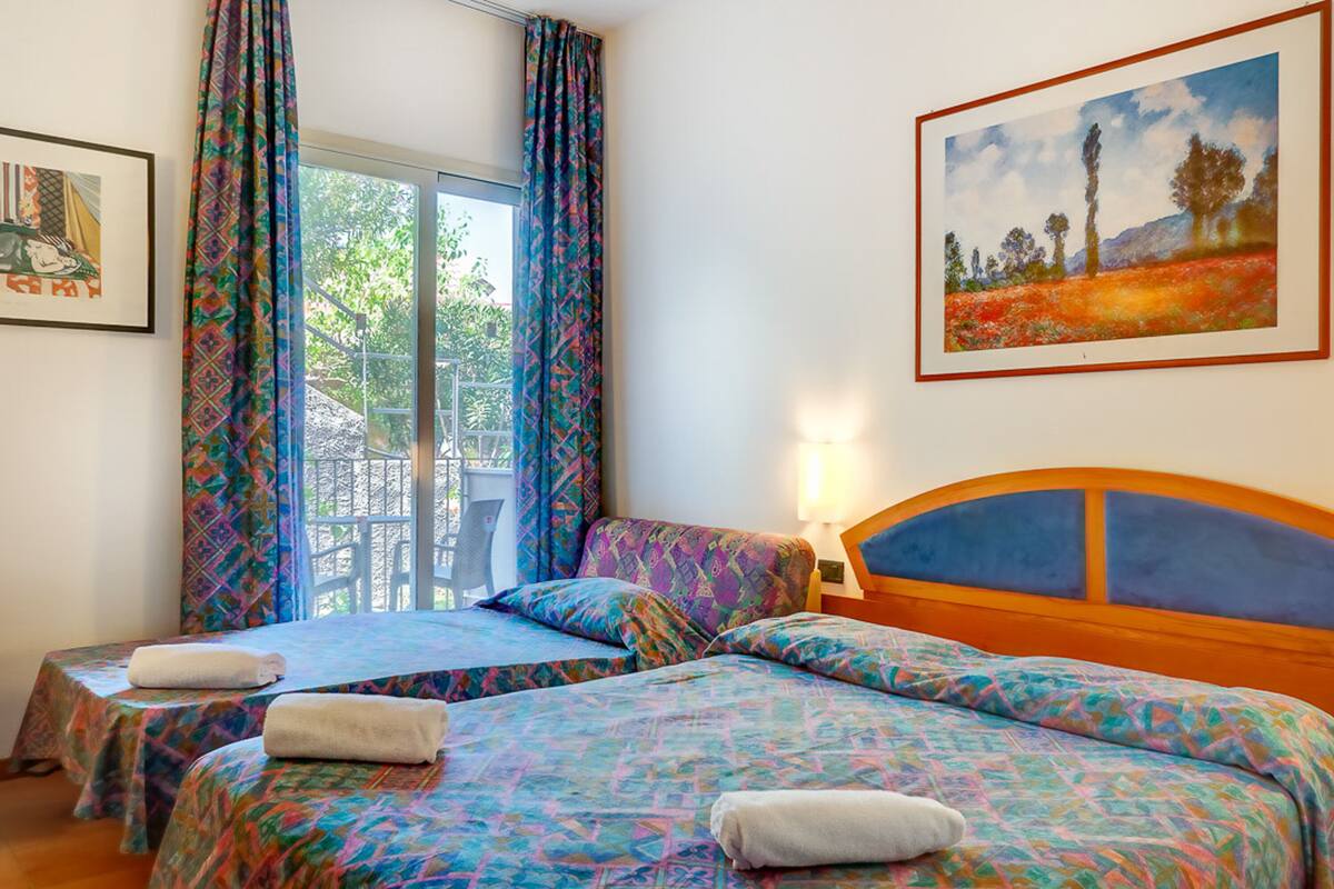 Minibar, in-room safe, desk, free cots/infant beds