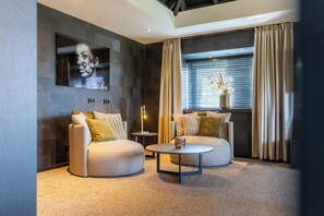 Romantic Suite | Living area