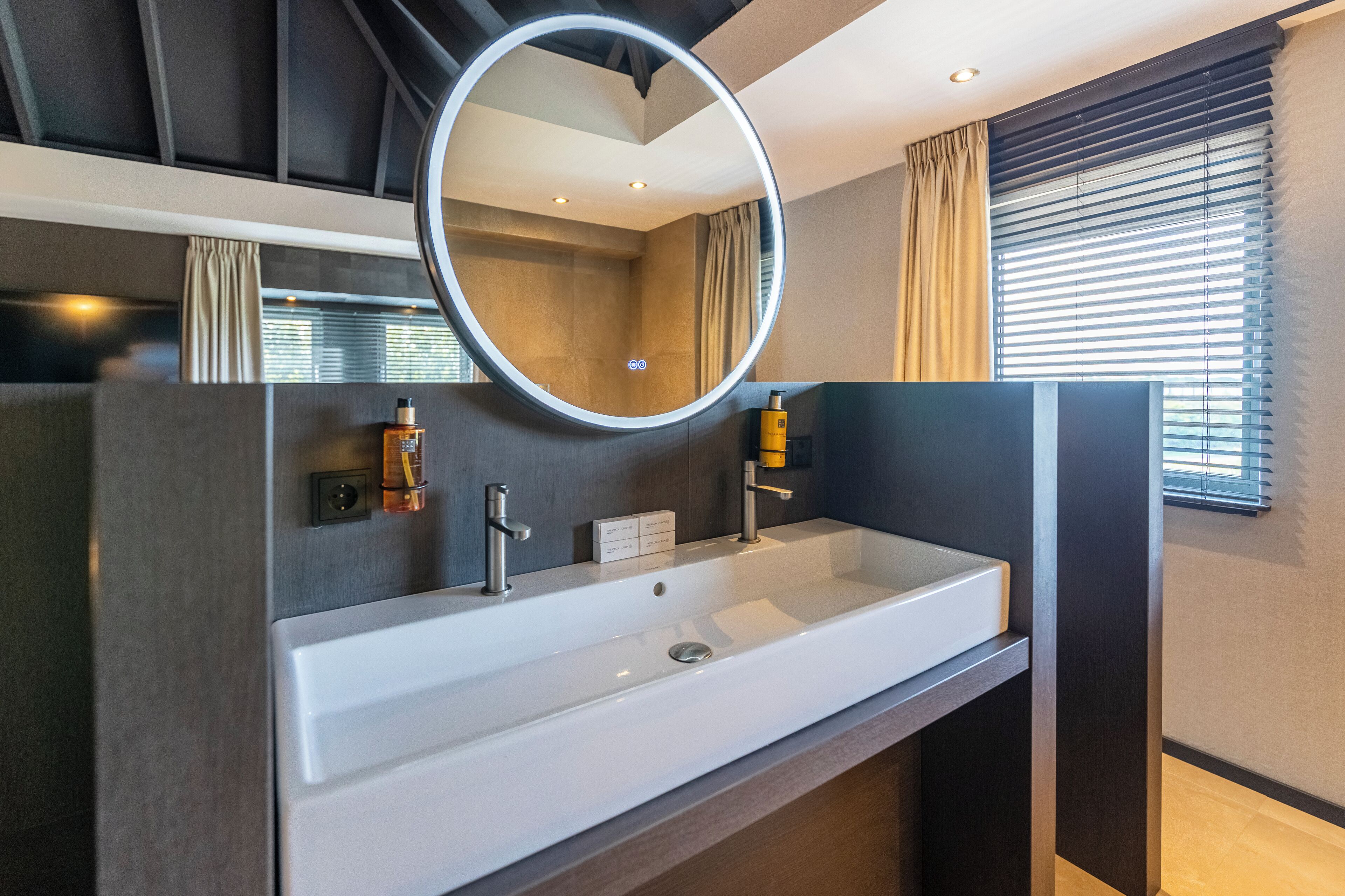 romantic suite | bathroom | free toiletries, hair dryer, towels, soap