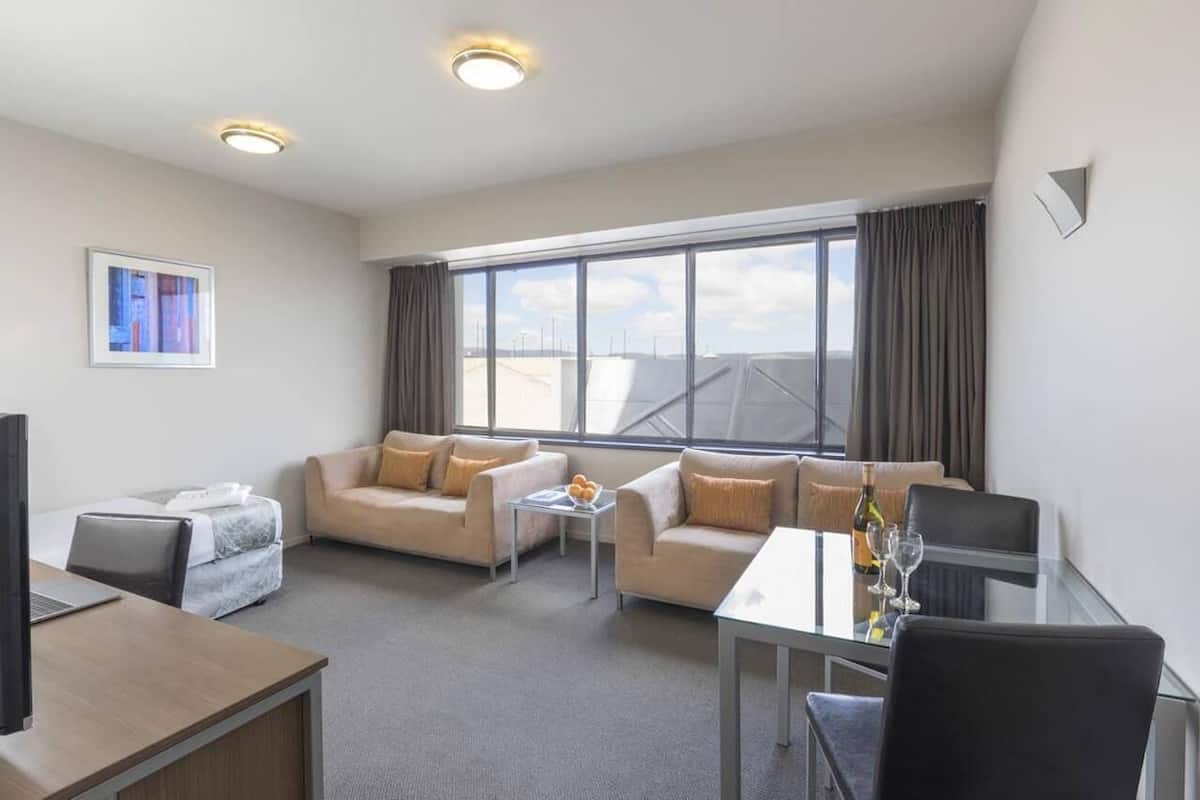 2 bedrooms, premium bedding, down duvets, pillow-top beds
