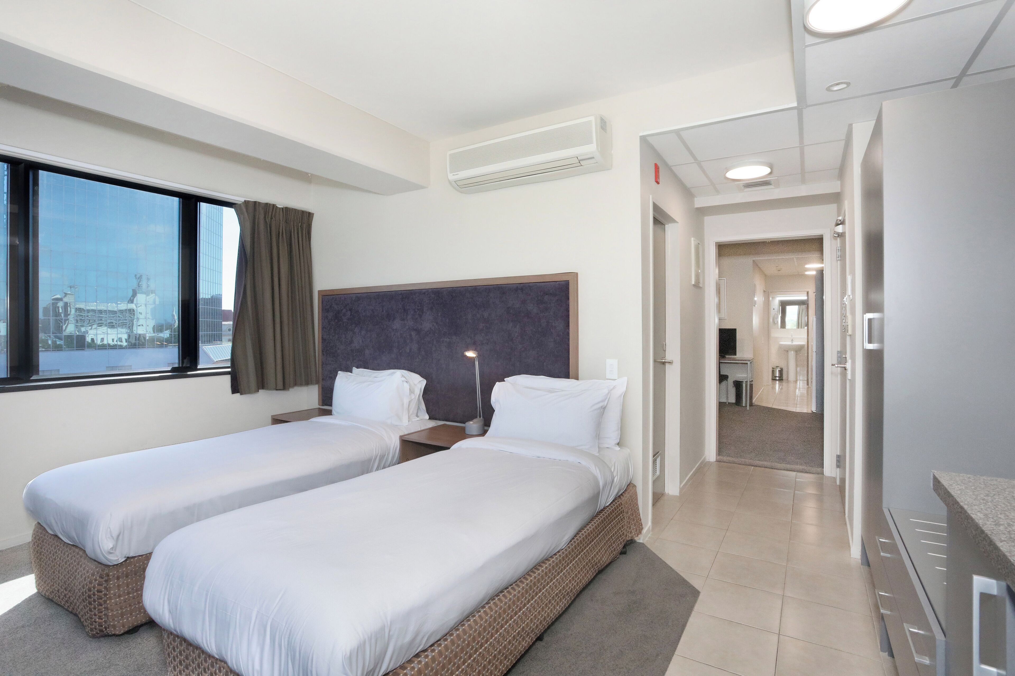 Appartement familial, 2 chambres, chambres communicantes | Literie de qualité, couette en duvet, lit avec matelas à plateau-coussin