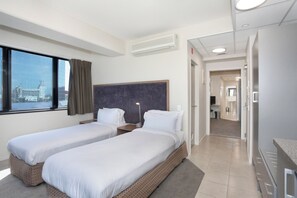 Appartement familial, 2 chambres, chambres communicantes | Literie de qualité, couette en duvet, lit avec matelas à plateau-coussin