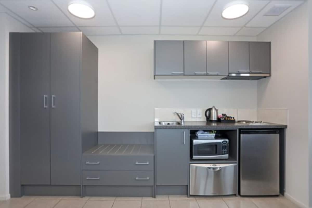 Fridge, microwave, stovetop, dishwasher