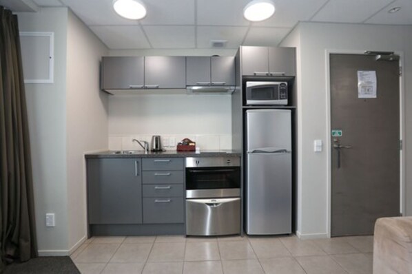 Fridge, microwave, stovetop, dishwasher
