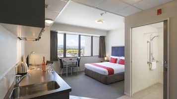 Studio, difabel mobilitas | Seprai premium, selimut bulu angsa, dan bantalan ekstra lembut