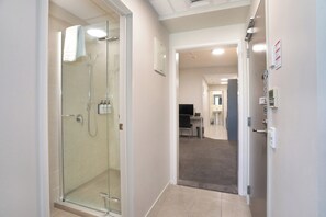 Family Apartment, 2 Bedrooms, Connecting Rooms | Bathroom - Ramada Encore By Wyndham Palmerston North (Palmerston North)