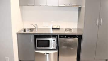 Studio, 2 Single Beds | Private kitchen