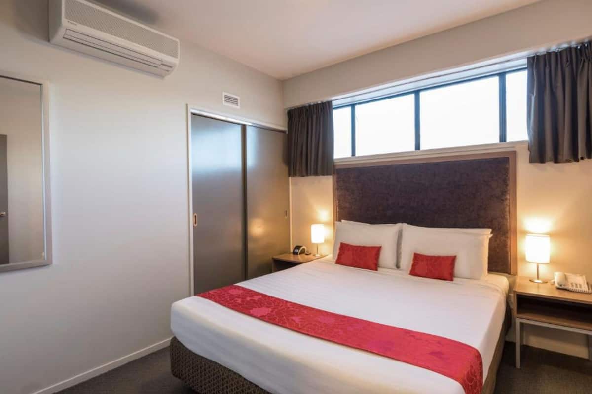 2 bedrooms, premium bedding, down duvets, pillow-top beds