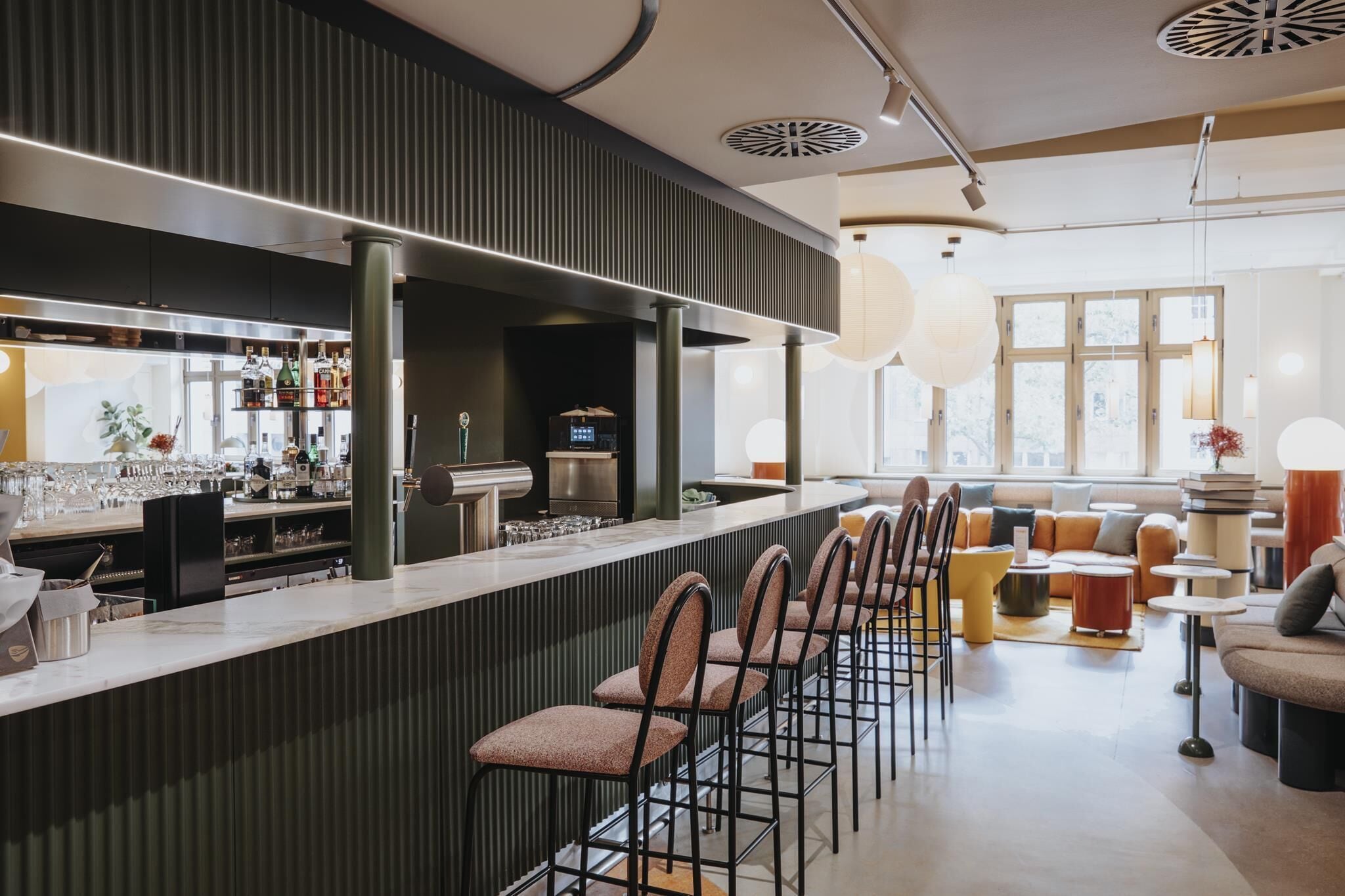 Bar (trong khuôn viên)