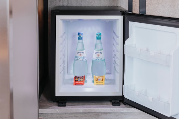Fresh essentials at your fingertips.