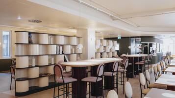 Petit déjeuner buffet servi tous les jours en supplément