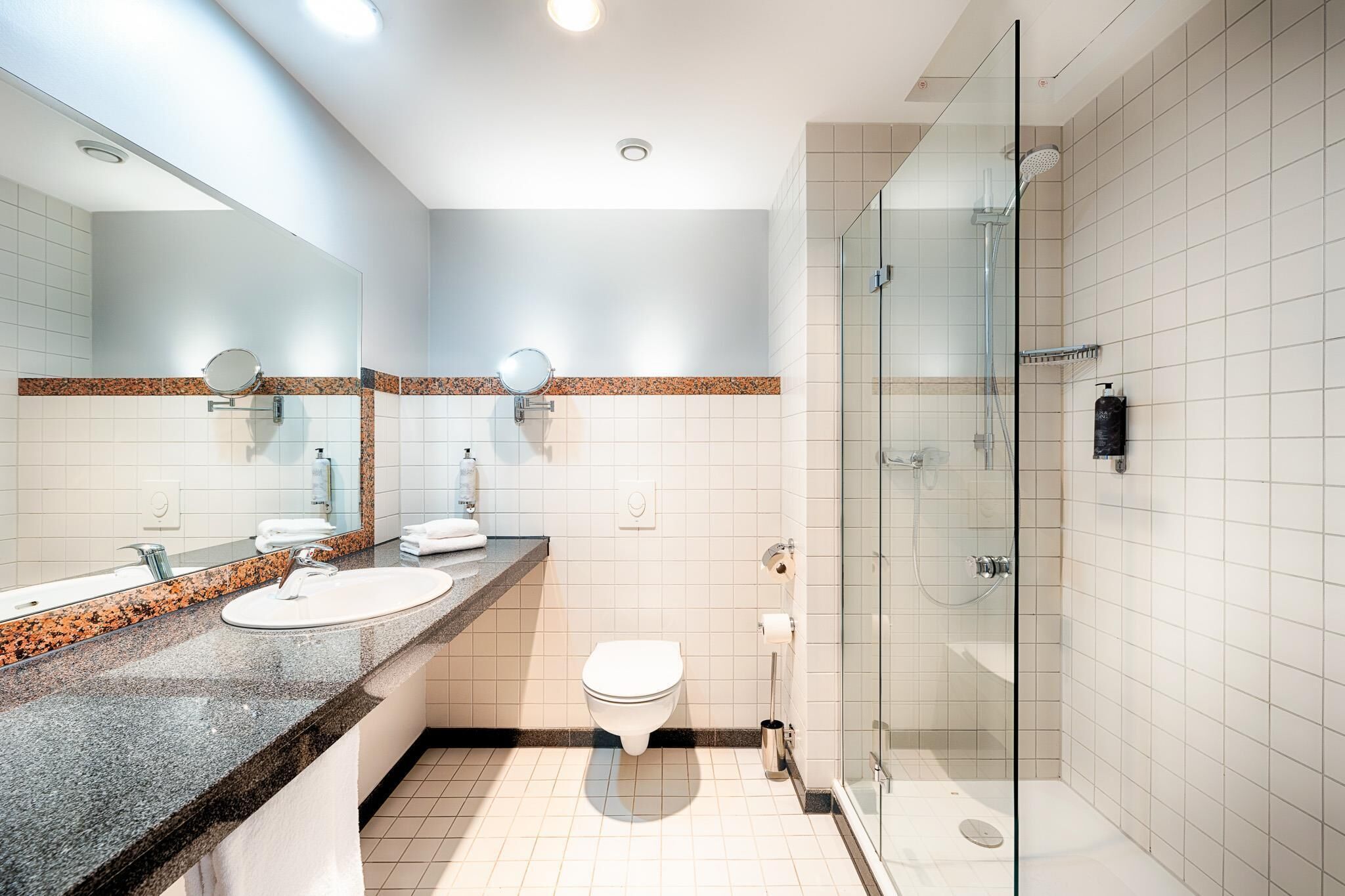 Twin Room, Roll-in Shower | Accessible bathroom