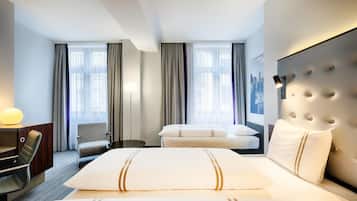 Family Triple Room | 1 bedroom, in-room safe, blackout curtains, soundproofing
