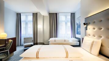 Standard-Dreibettzimmer | Zimmersafe, Verdunkelungsvorhänge, schallisolierte Zimmer