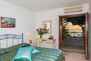 Cribs/infant beds, free WiFi - Il Gabbiano (Positano)