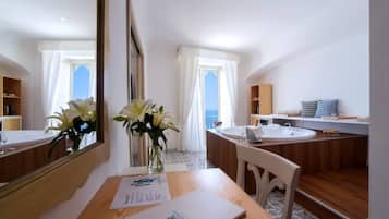 Premier Room, Sea View | Minibar, in-room safe, individually decorated, individually furnished
