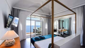 Minibar, in-room safe, individually decorated, individually furnished