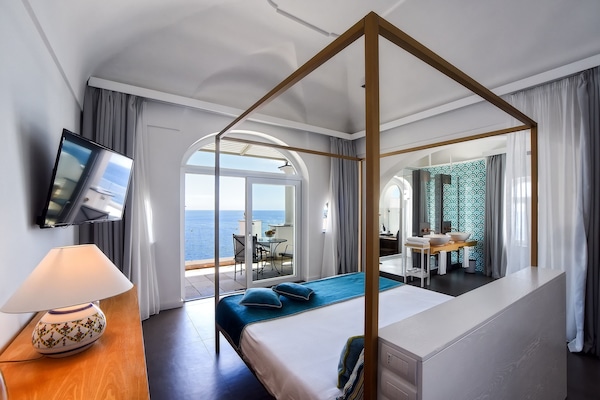 Suite Executive (Outdoor Bathtub) | Minibar, una cassaforte in camera, con stile personalizzato