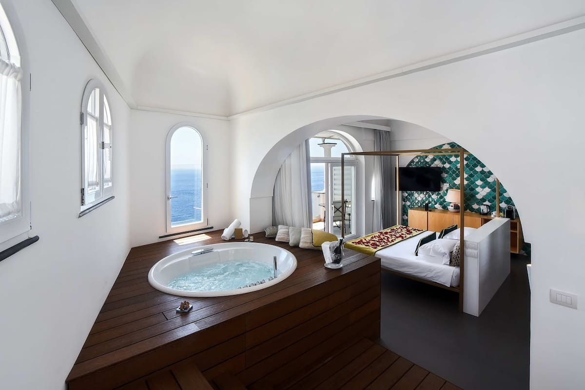 executive suite (sauna and indoor bathtub) | 1 bedroom, minibar, in-room safe, individually decorated