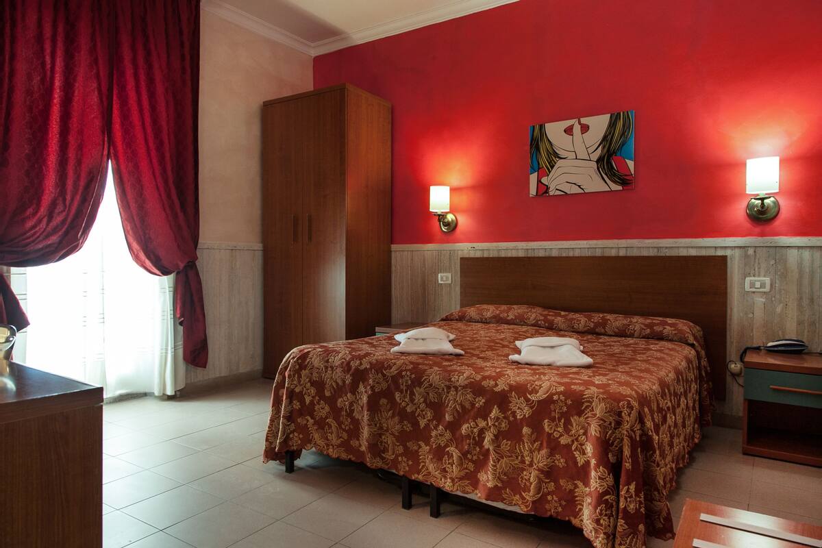 Doppia Deluxe, terrazzo | Una cassaforte in camera, una scrivania, Wi-Fi gratuito, lenzuola