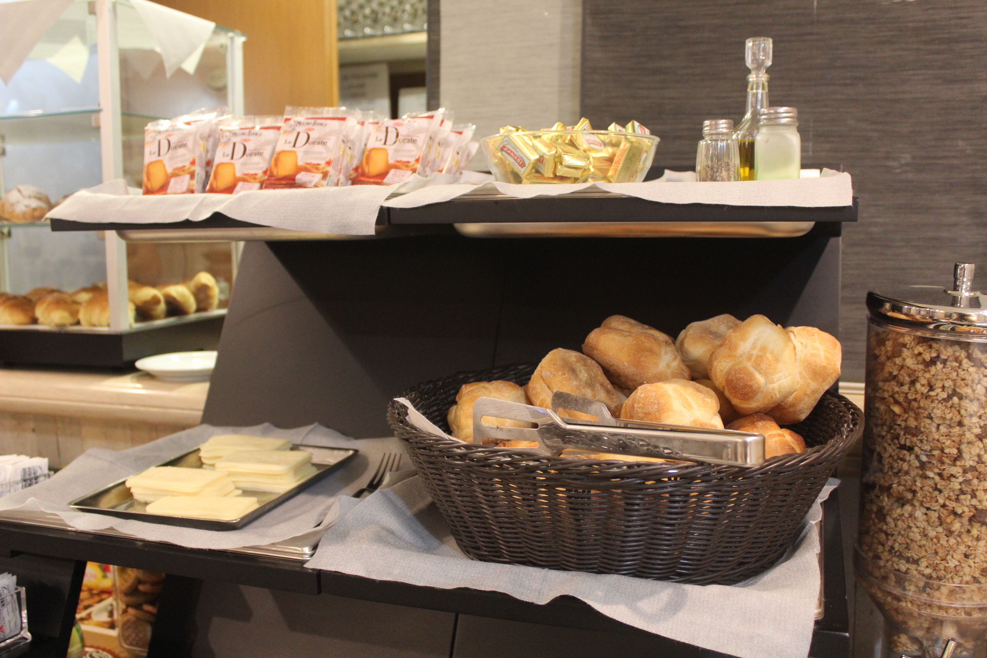 Petit déjeuner continental (5 EUR par personne)