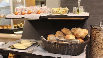 Daily continental breakfast (EUR 5 per person)