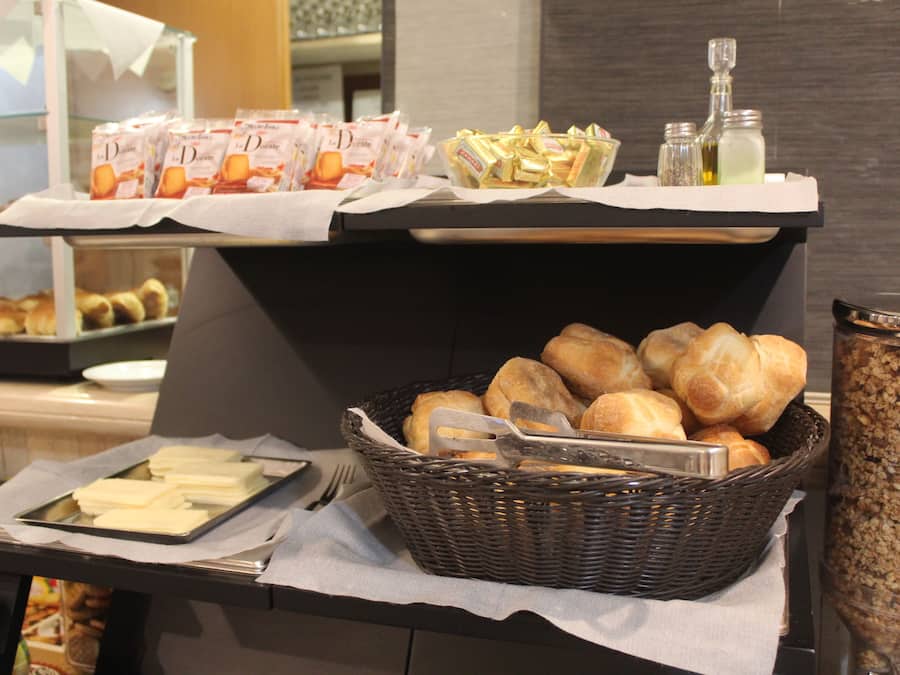 Daily continental breakfast (EUR 5 per person)