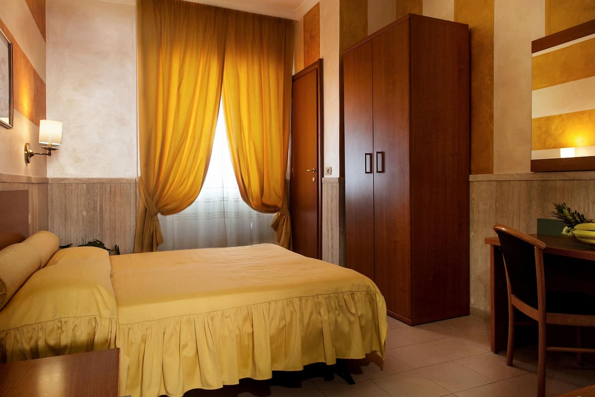 1 bedroom, in-room safe, desk, free WiFi