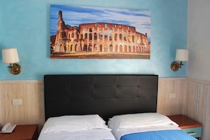 In-room safe, desk, free WiFi, bed sheets - Hotel Pyramid (Rome)