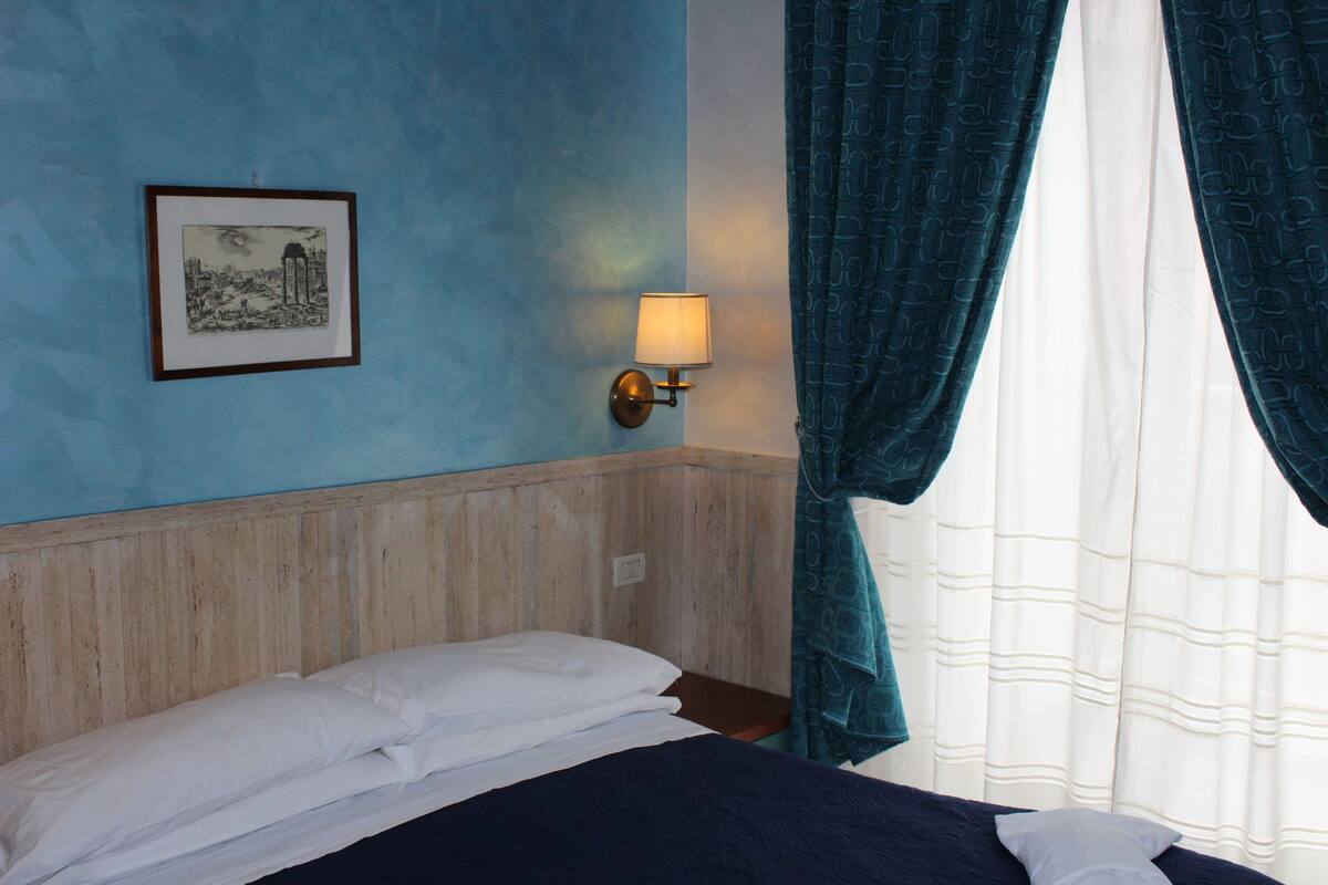 Doppia uso singolo, balcone | Una cassaforte in camera, una scrivania, Wi-Fi gratuito, lenzuola