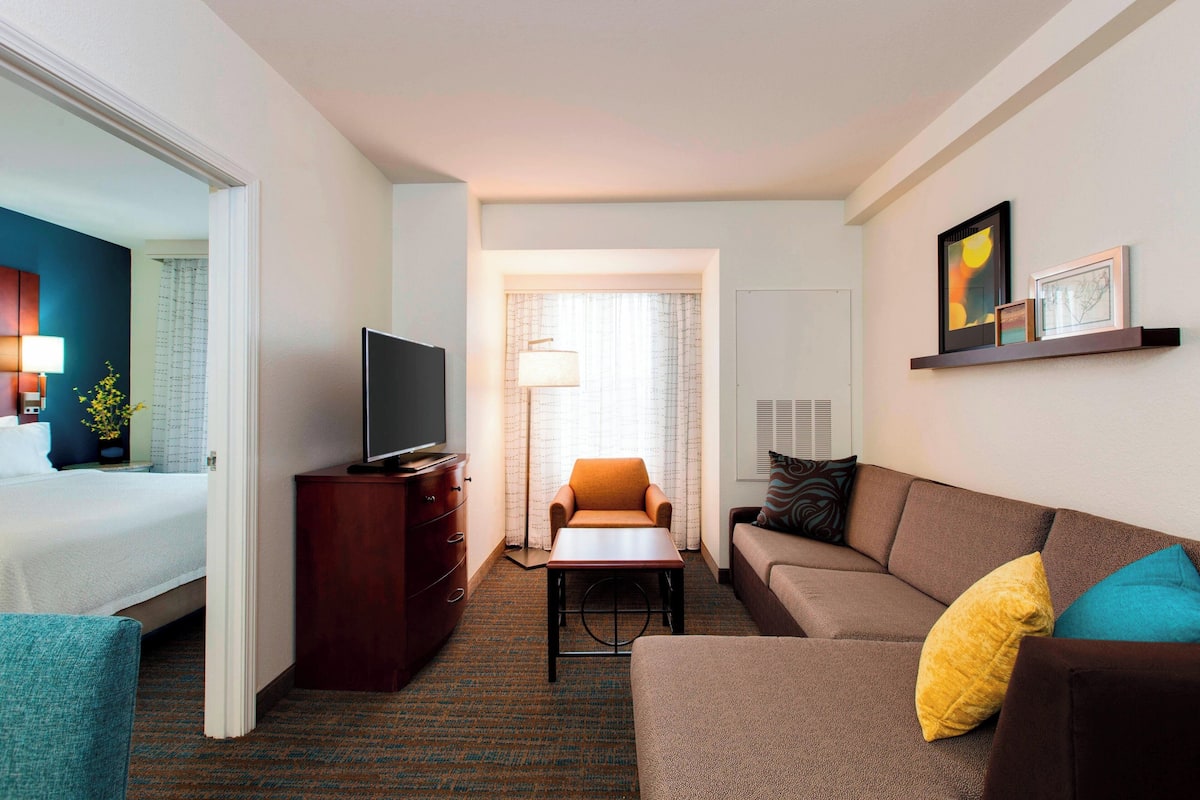 Suite, 1 Bedroom | Premium bedding, desk, blackout drapes, iron/ironing board