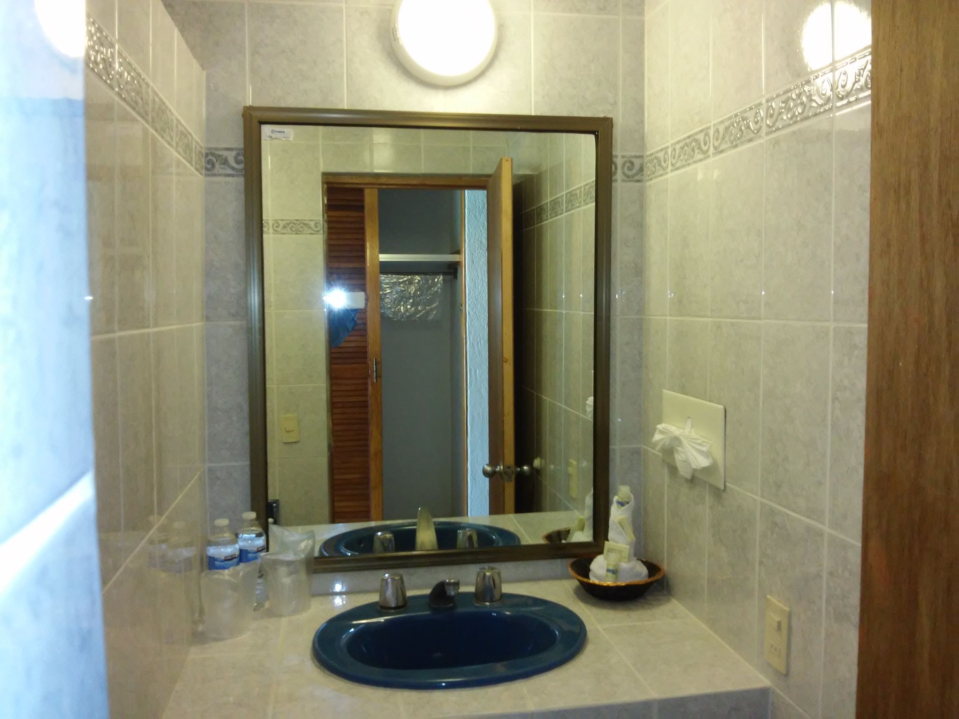 deluxe double room | bathroom sink