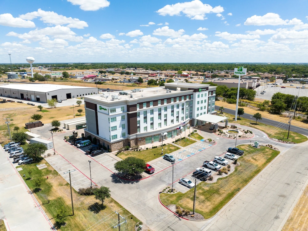 Holiday Inn & Suites Waco Northwest photo 4