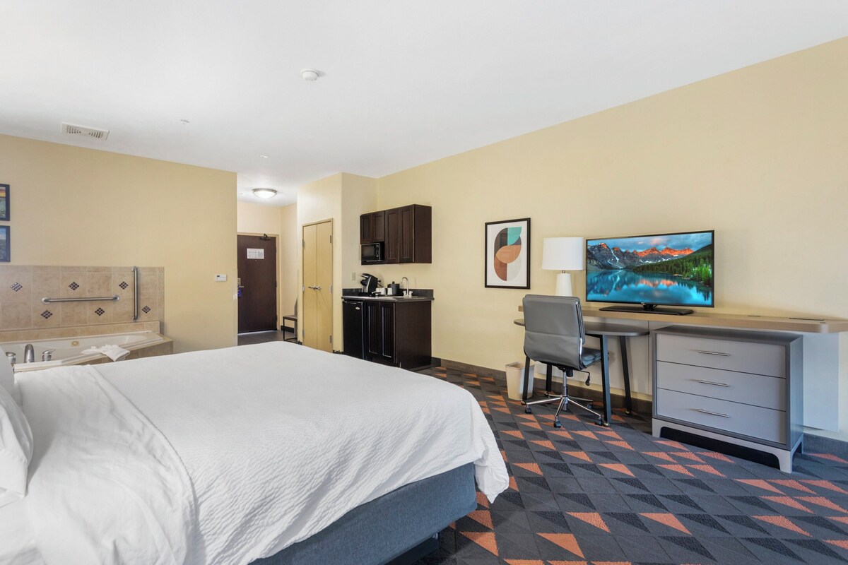 In-room safe, desk, laptop workspace, iron/ironing board