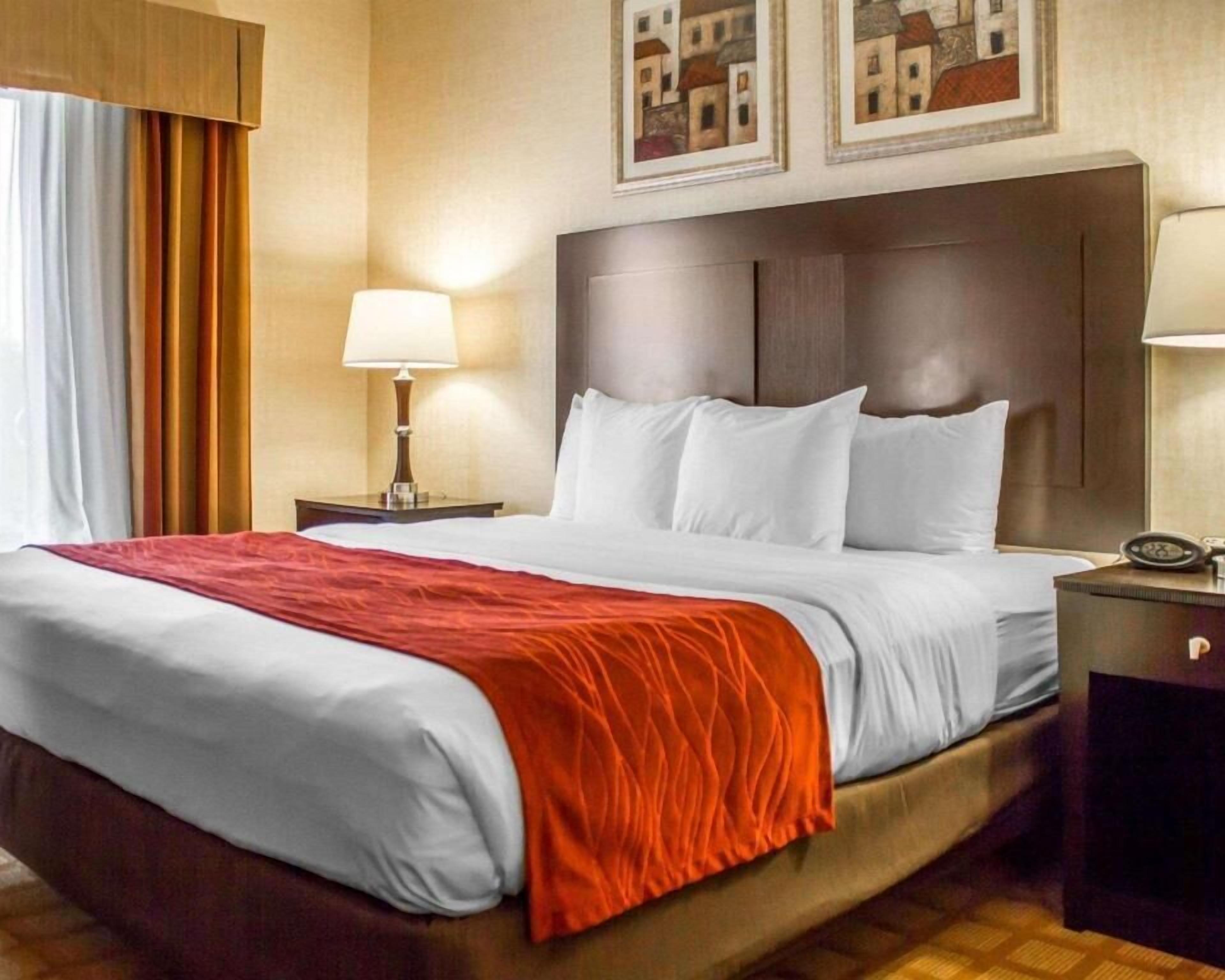 Pillowtop beds, desk, iron/ironing board, free WiFi