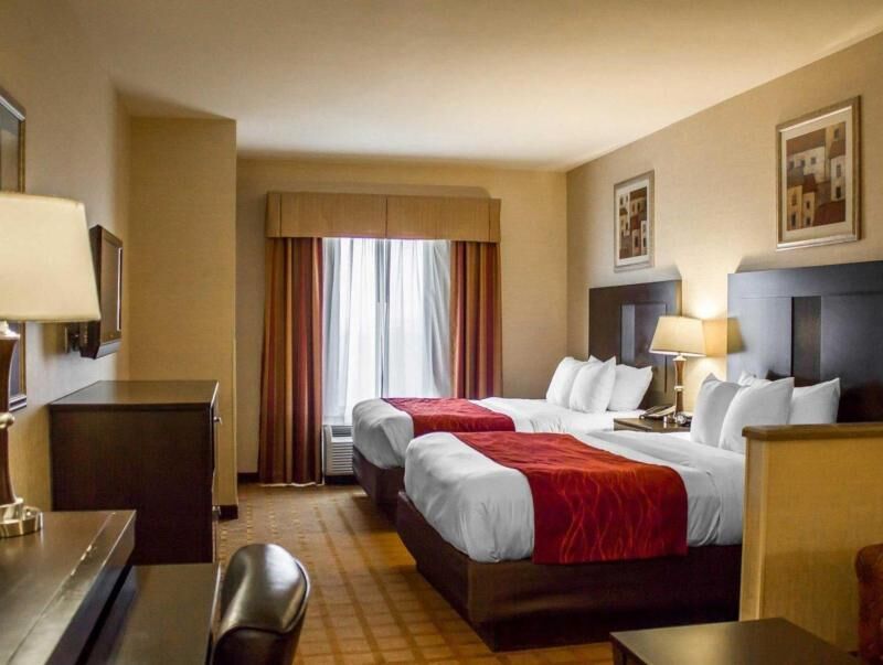 Pillowtop beds, desk, iron/ironing board, free WiFi