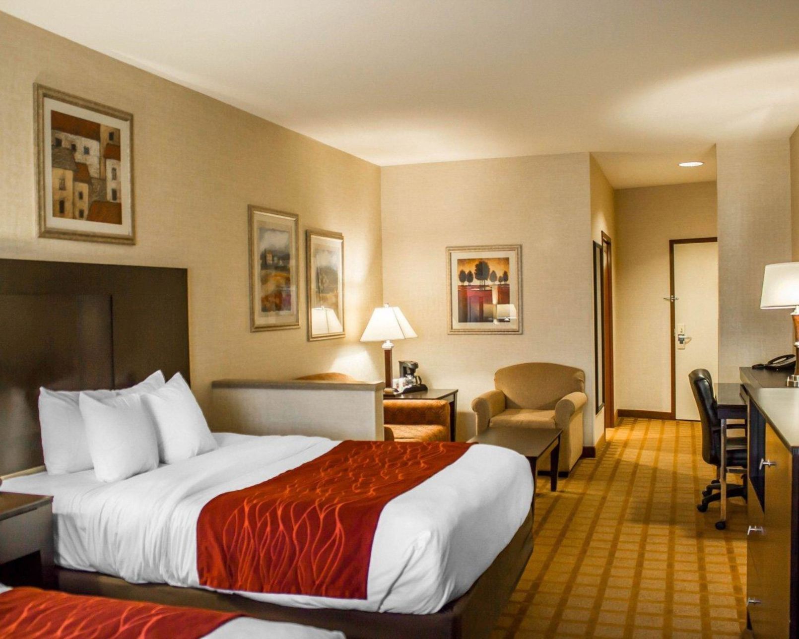 Pillowtop beds, desk, iron/ironing board, free WiFi
