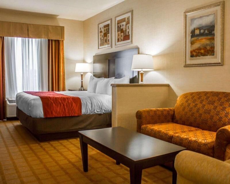 Pillowtop beds, desk, iron/ironing board, free WiFi