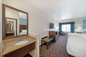 標準客房, 2 張加大雙人床, 非吸煙房, 冰箱和微波爐 | 高級寢具、書桌、筆電工作空間、遮光布/窗簾