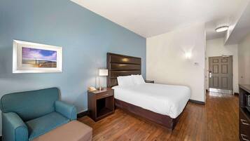 Standard Room, 1 King Bed, Accessible, Refrigerator & Microwave (Pet Friendly) | Premium bedding, desk, laptop workspace, blackout curtains