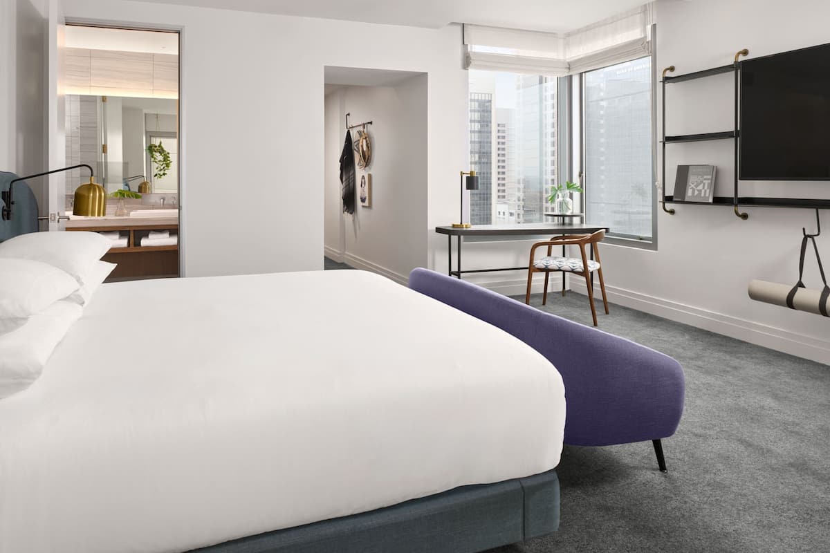 Room, 1 King Bed, Non Smoking (San Diego View) | 1 bedroom, Frette Italian sheets, premium bedding, down duvets