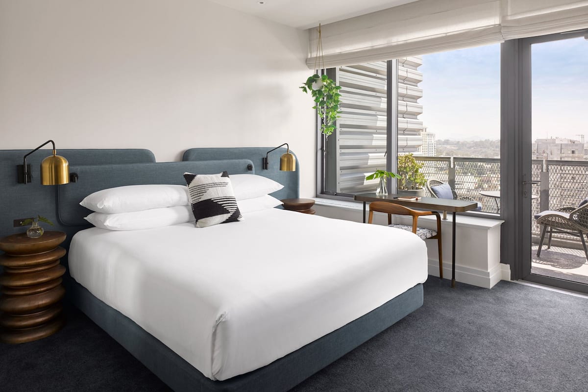 1 bedroom, Frette Italian sheets, premium bedding, down duvets