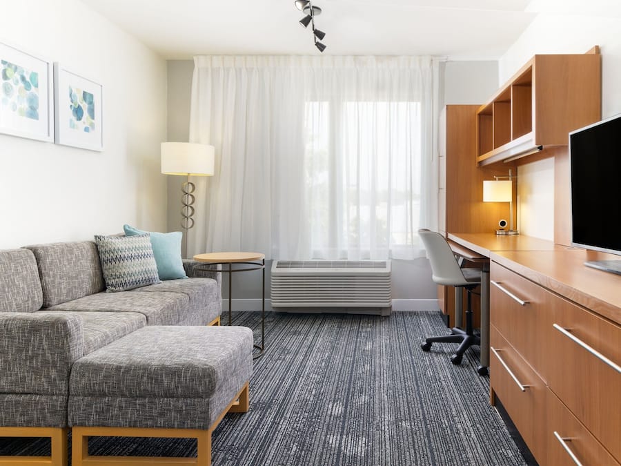 32-inch LCD TV with cable channels, TV