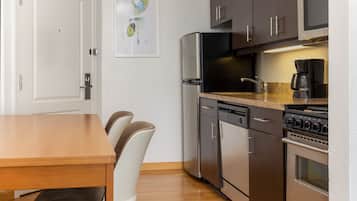 Full-size fridge, microwave, stovetop, dishwasher