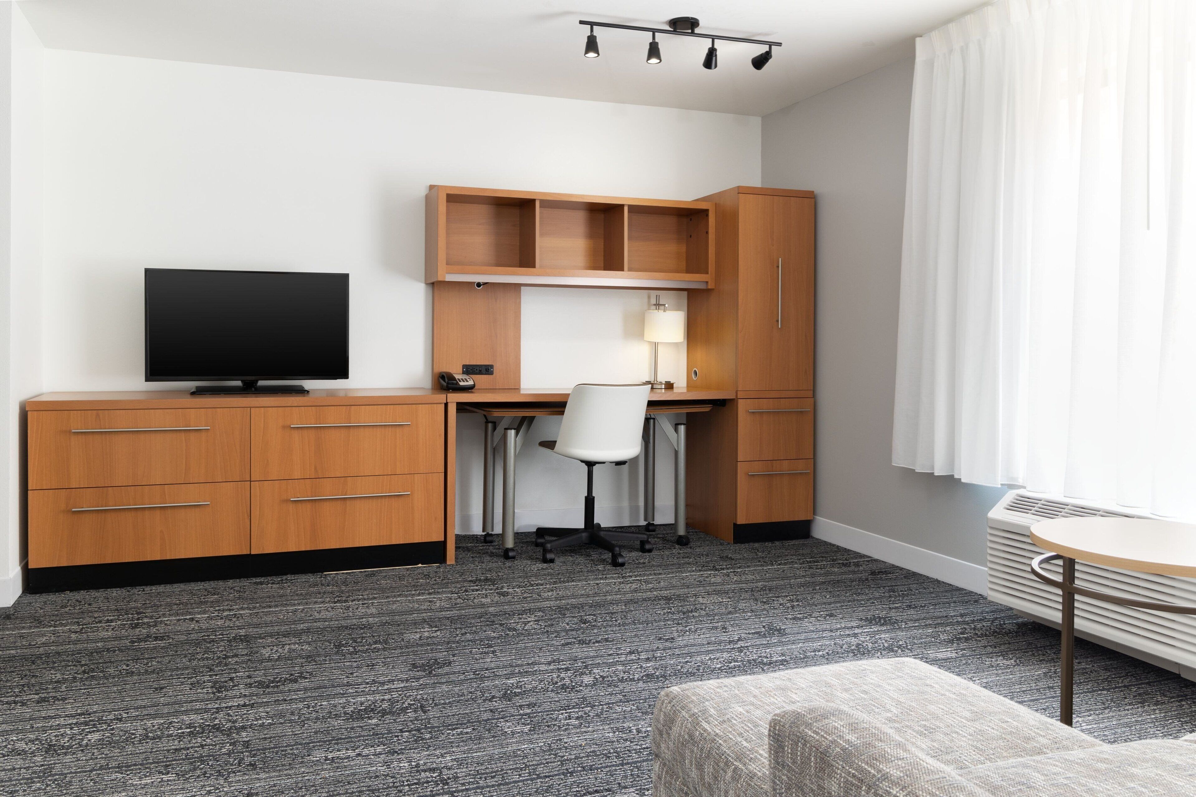 suite, 1 queen bed with sofa bed | living area | 32-inch lcd tv with cable channels, tv