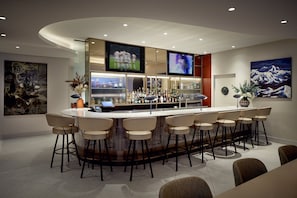 Bar (on property) - Holiday Inn & Suites Montreal Airport by IHG (Montreal)