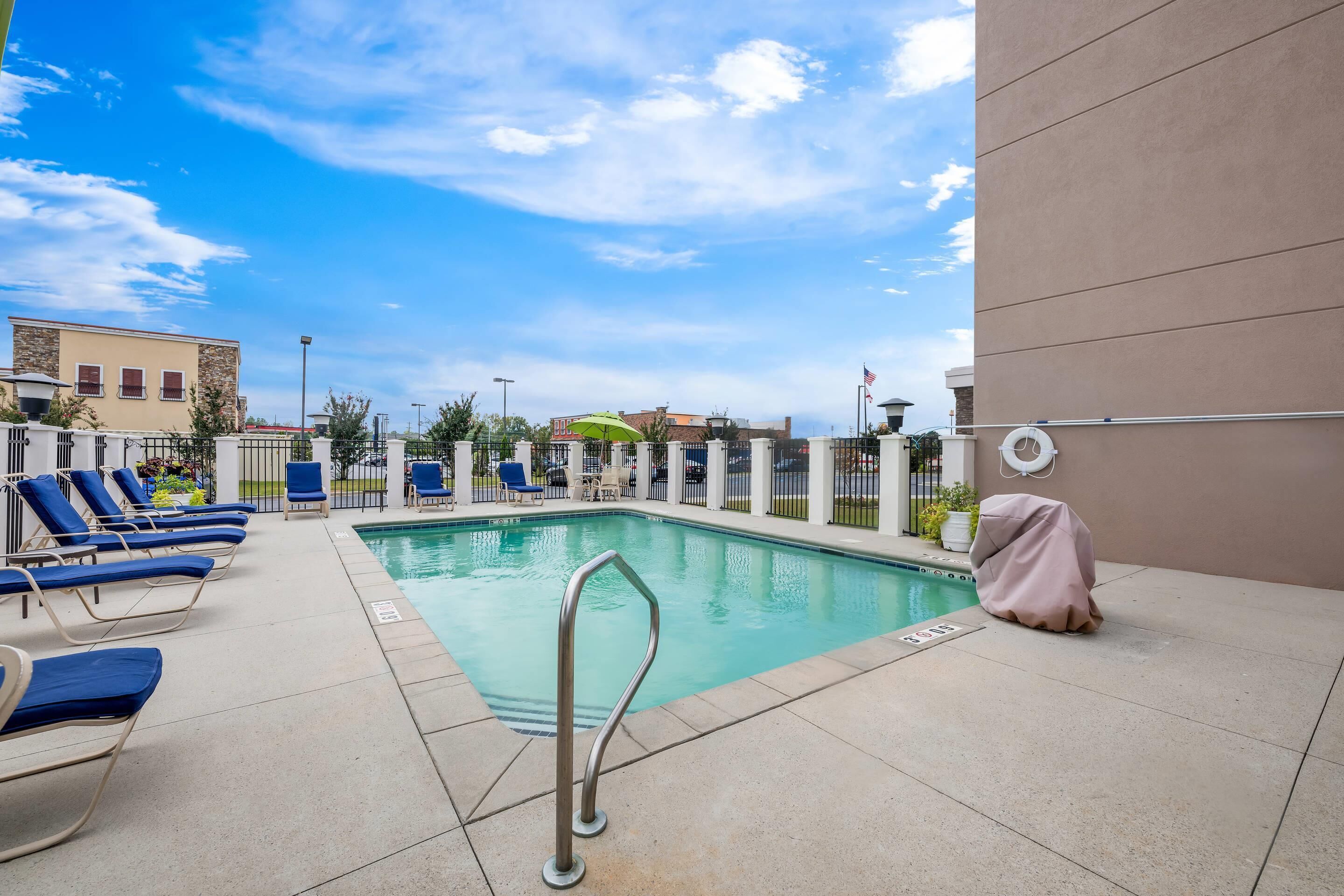 Piscina externa sazonal