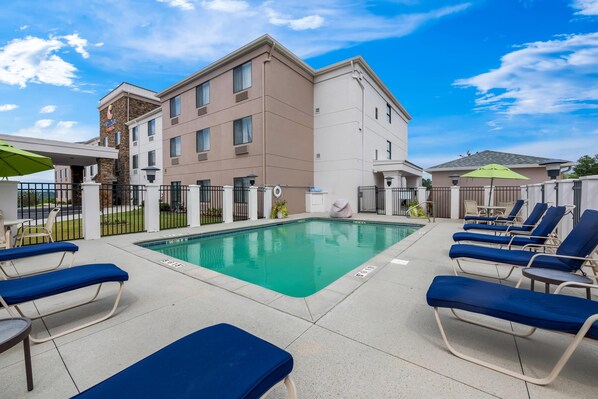 Seasonal outdoor pool