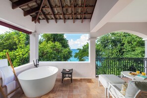 Premium bedding, minibar, in-room safe, iron/ironing board - Cap Maison Resort & Spa (Gros Islet)
